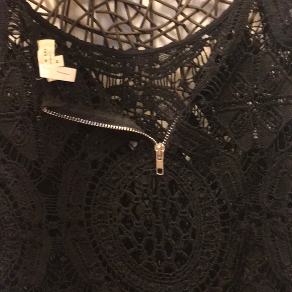 Crochet top! Great top, even better Brand! - Picture 3 of 3